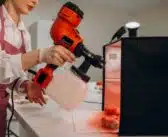 Décorations de chocolats et de  bonbons chocolat à l’aérographe
